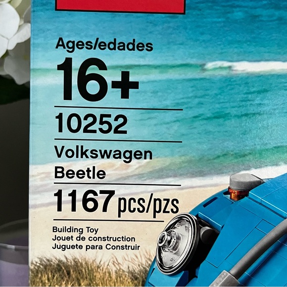 Lego Creator Expert Volkswagen Beetle 10252 Retired - Picture 4 of 12